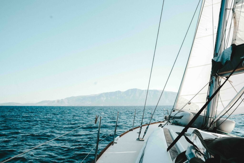 manos_yachting_cover